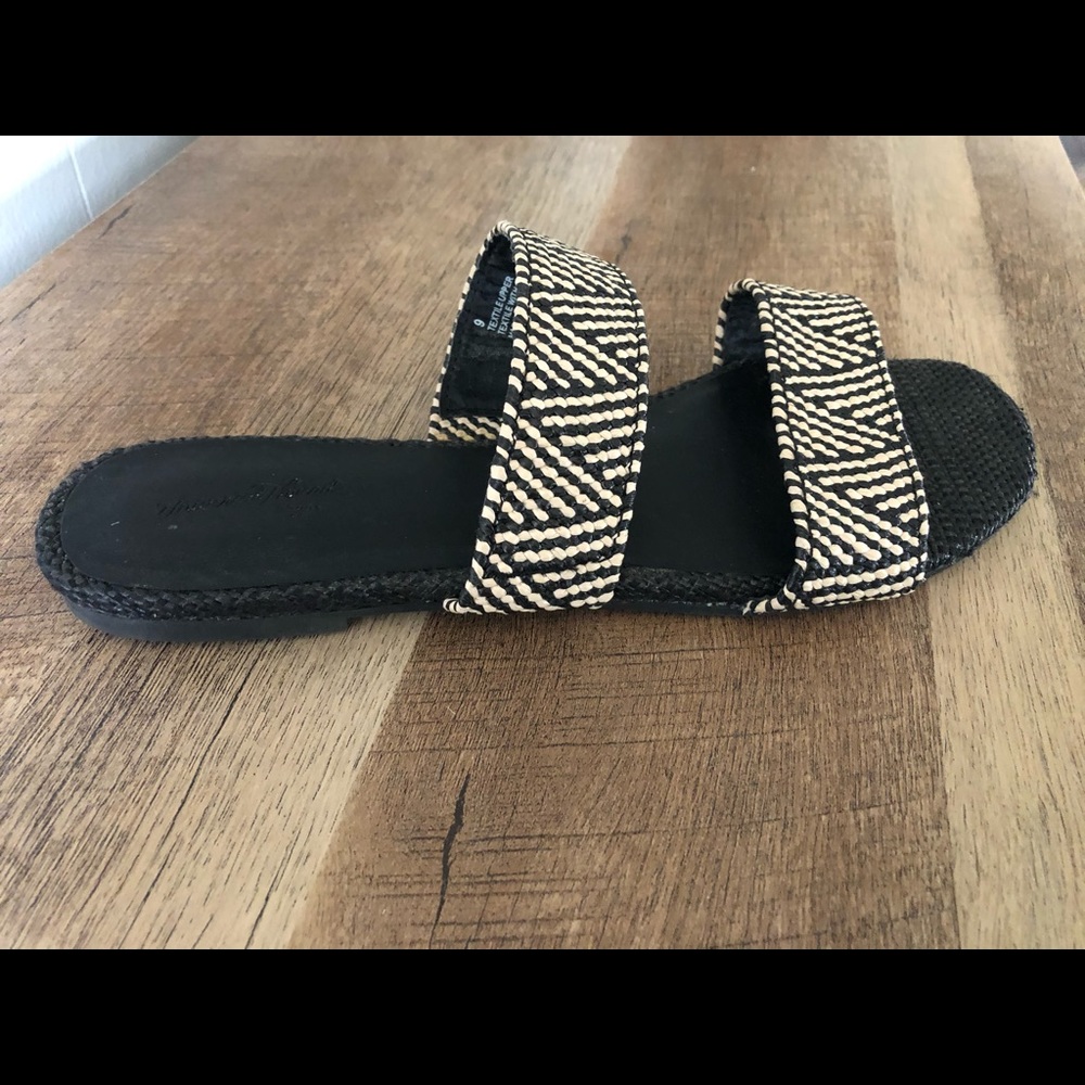 Universal Thread Sandals - image 2